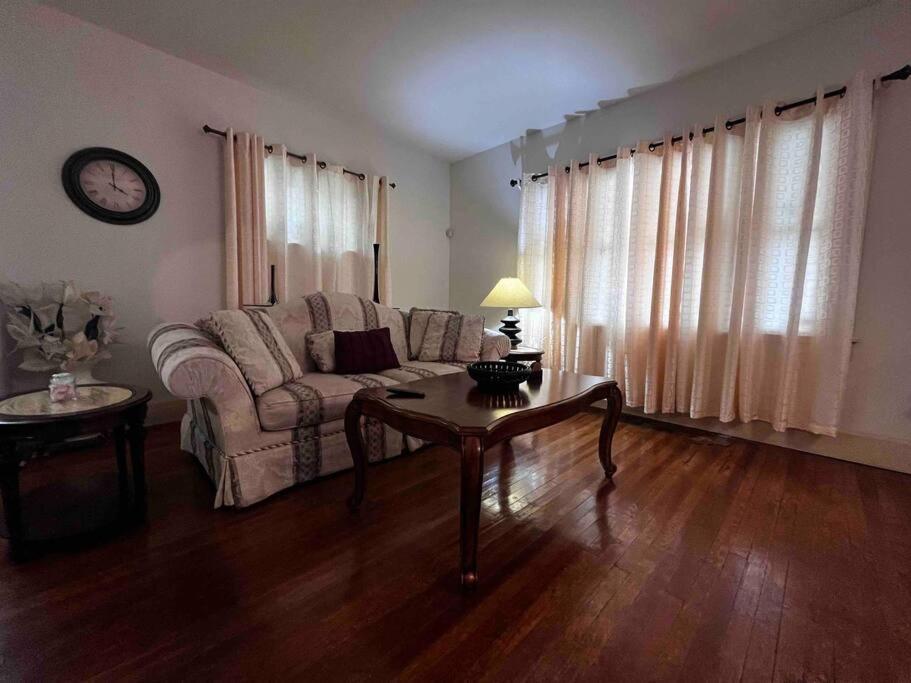 Comfortable 2-Bdrm Spacious Home With Wifi & Patio Indianapolis Exterior photo