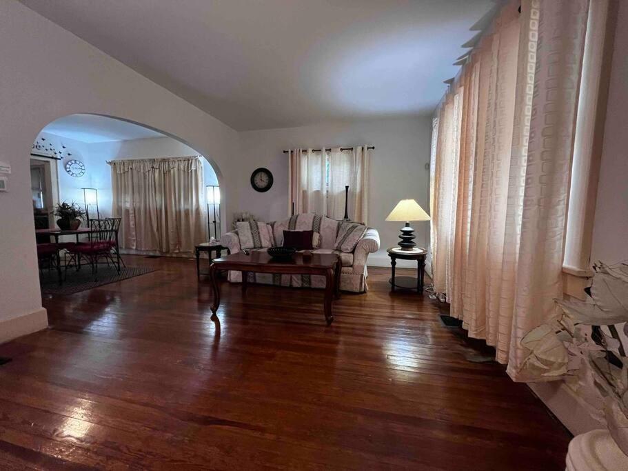 Comfortable 2-Bdrm Spacious Home With Wifi & Patio Indianapolis Exterior photo